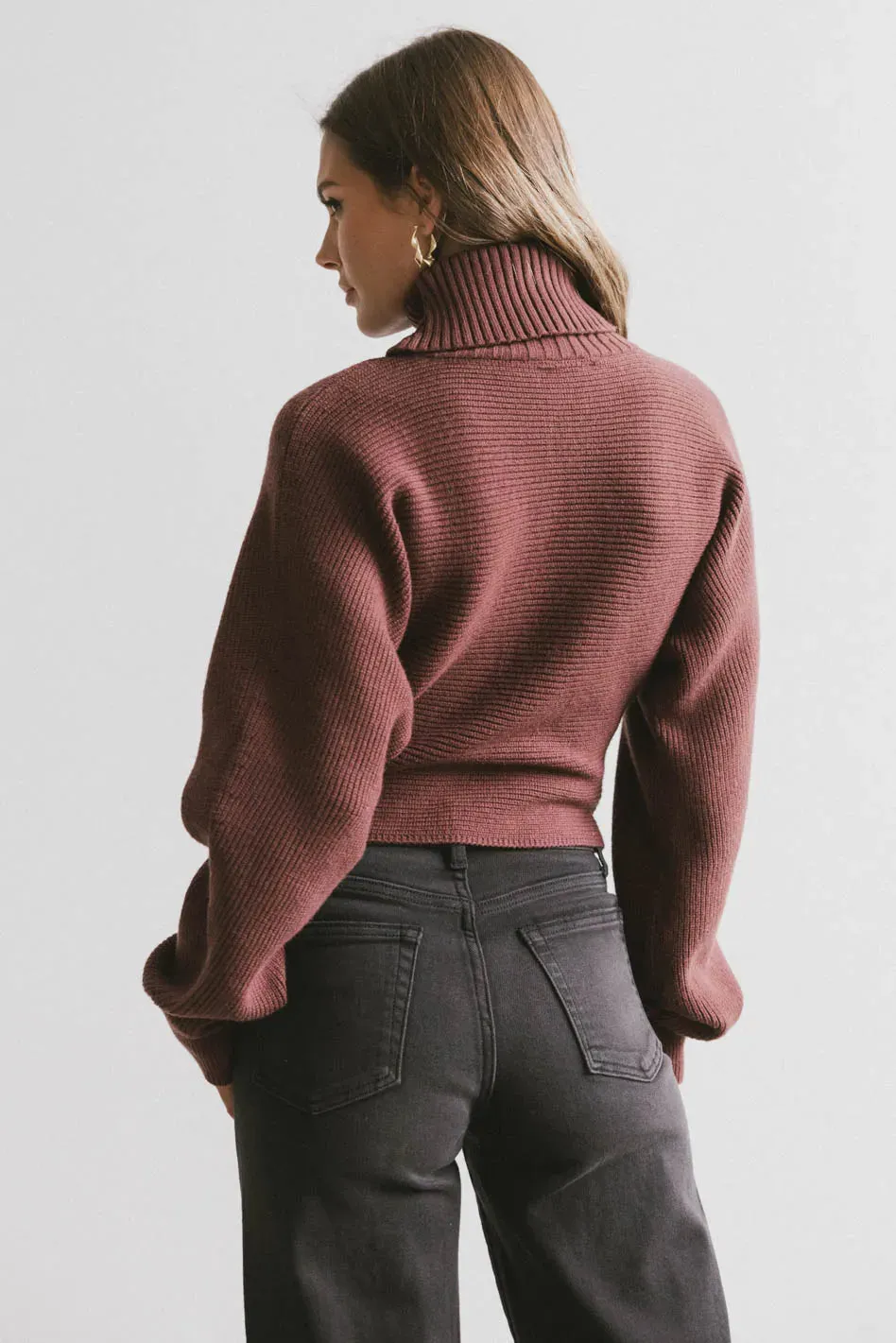 Gracelyn Turtleneck Sweater in Redbrown