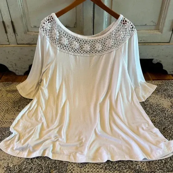 Tieton White Cotton Blend Crochet Lace Neck Top