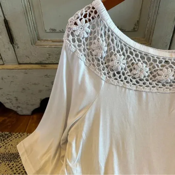 Tieton White Cotton Blend Crochet Lace Neck Top