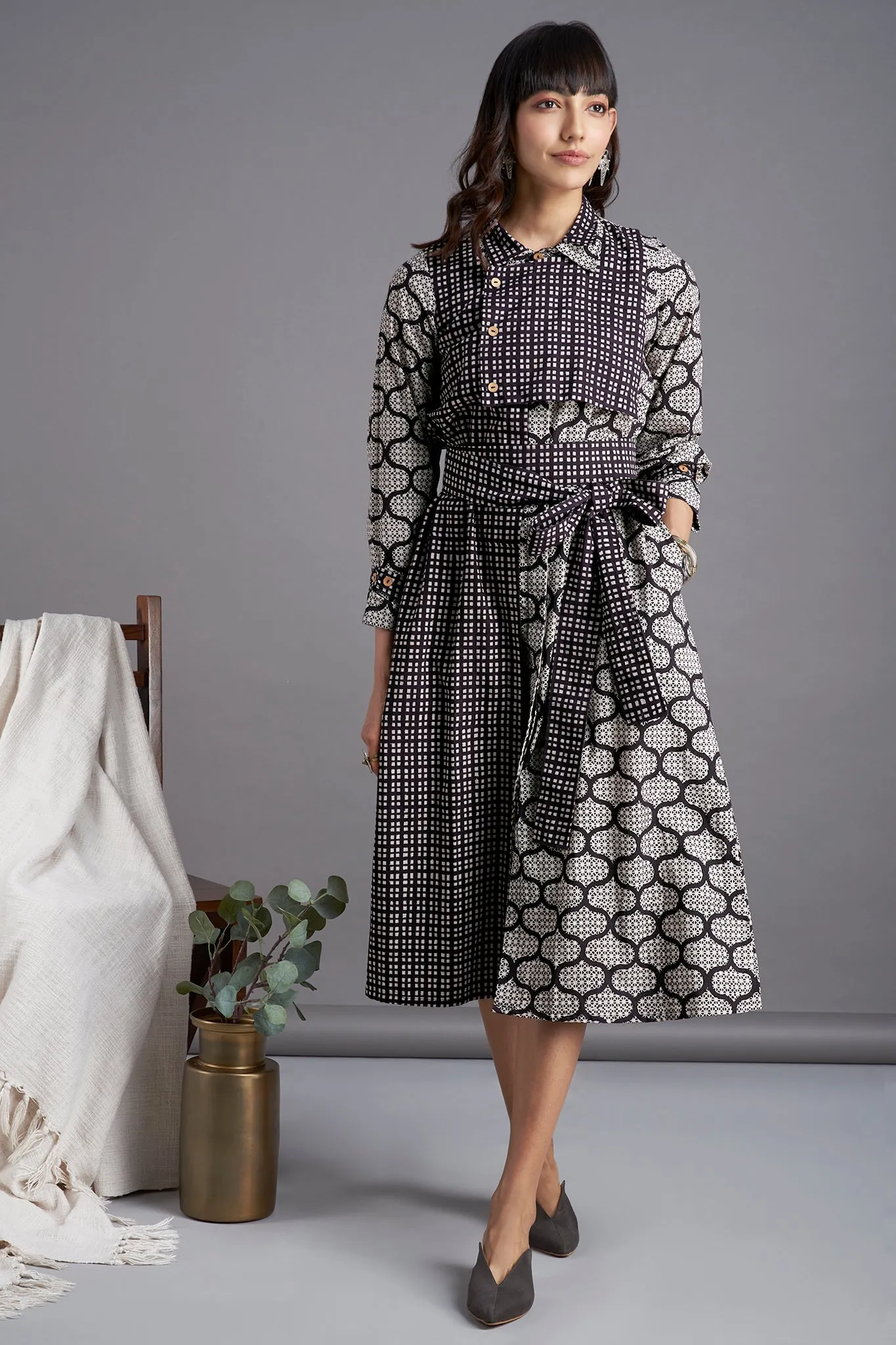 trench coat belt dress - luminous night & abstract mosaic