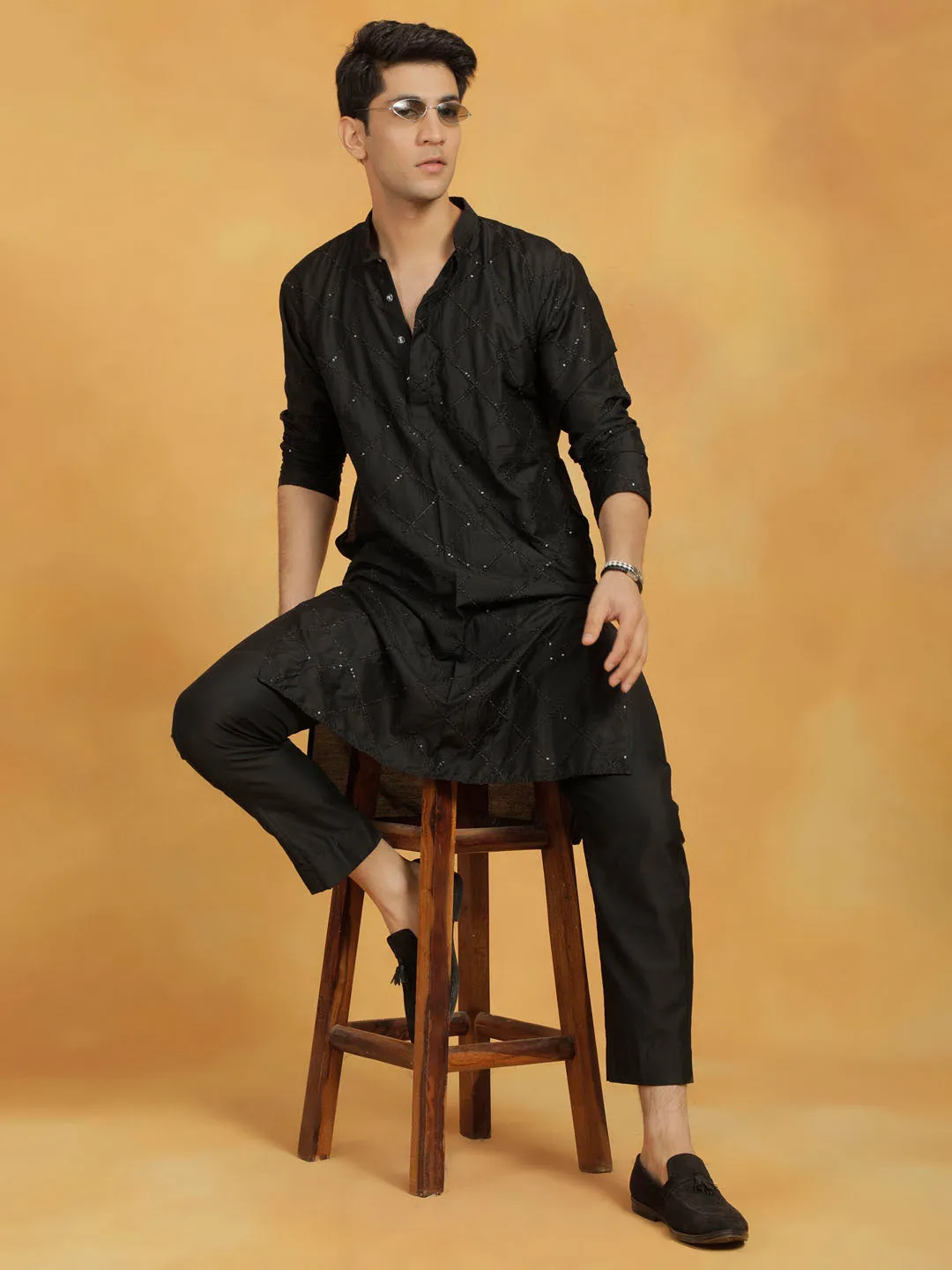 VASTRAMAY Black Viscose Kurta And Pyjama