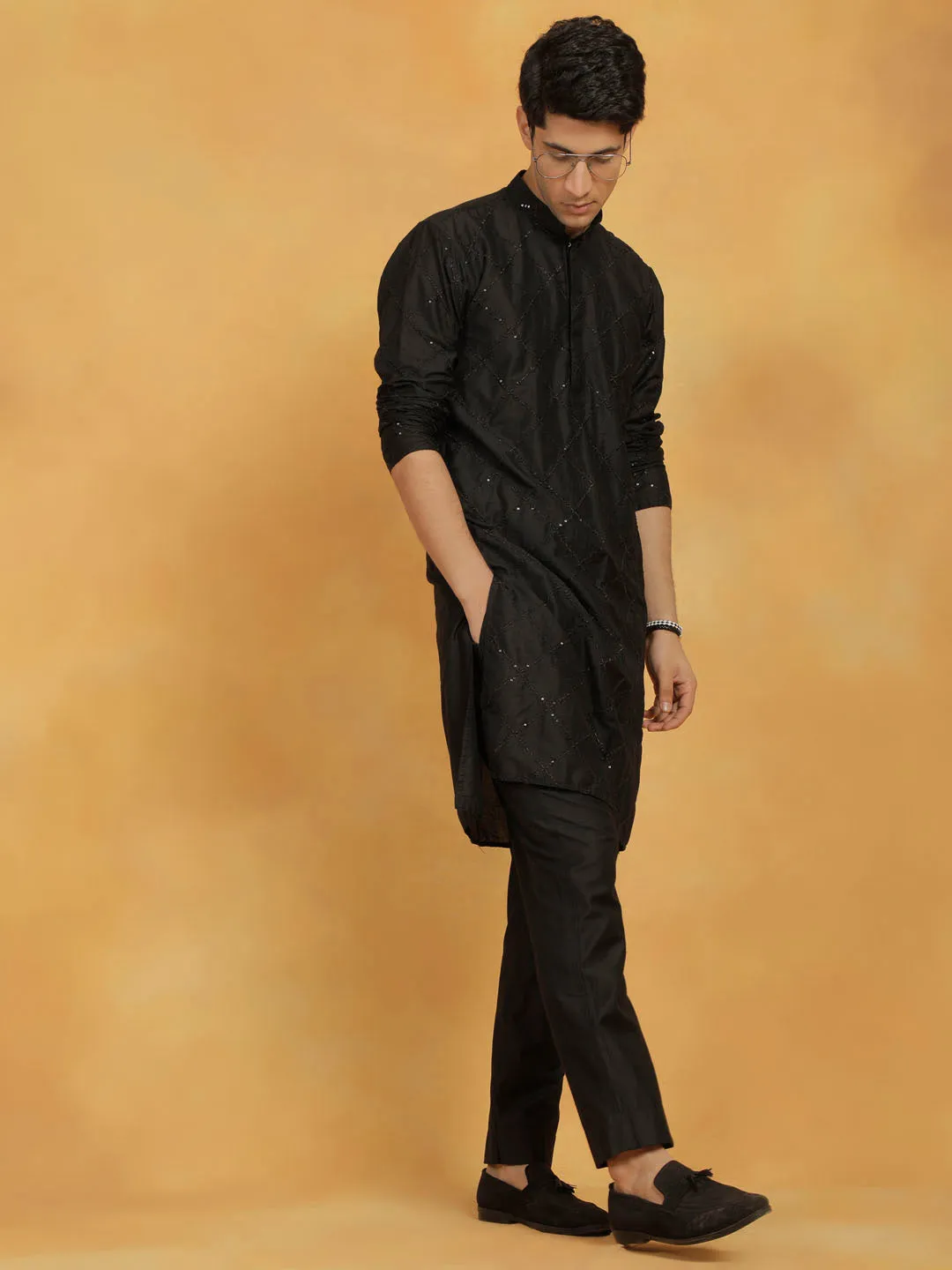 VASTRAMAY Black Viscose Kurta And Pyjama