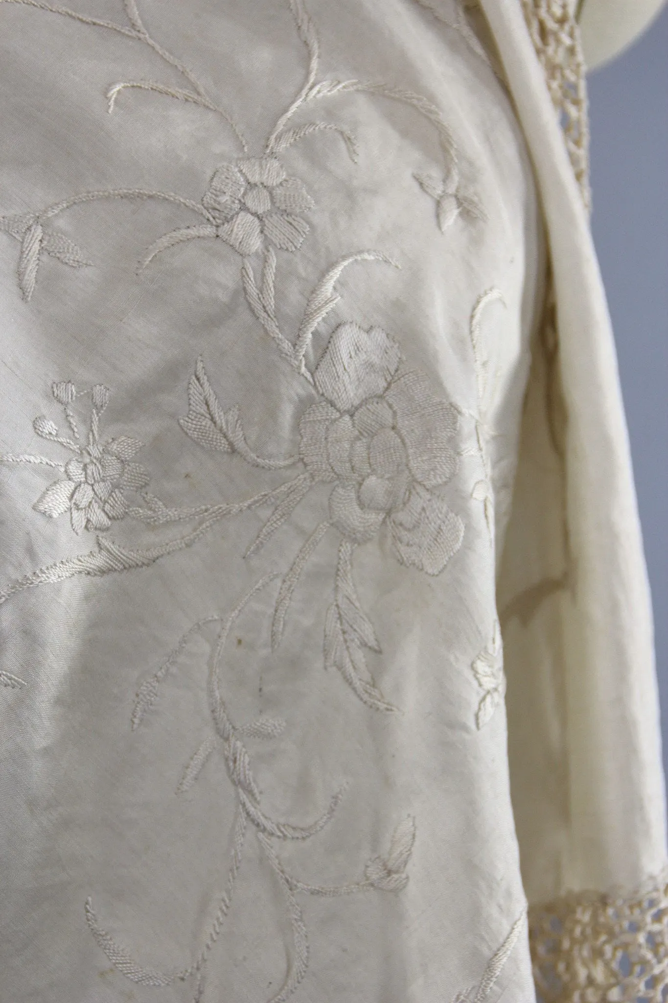 Vintage 1920s - 1930s Ivory Silk Embroidered Piano Shawl