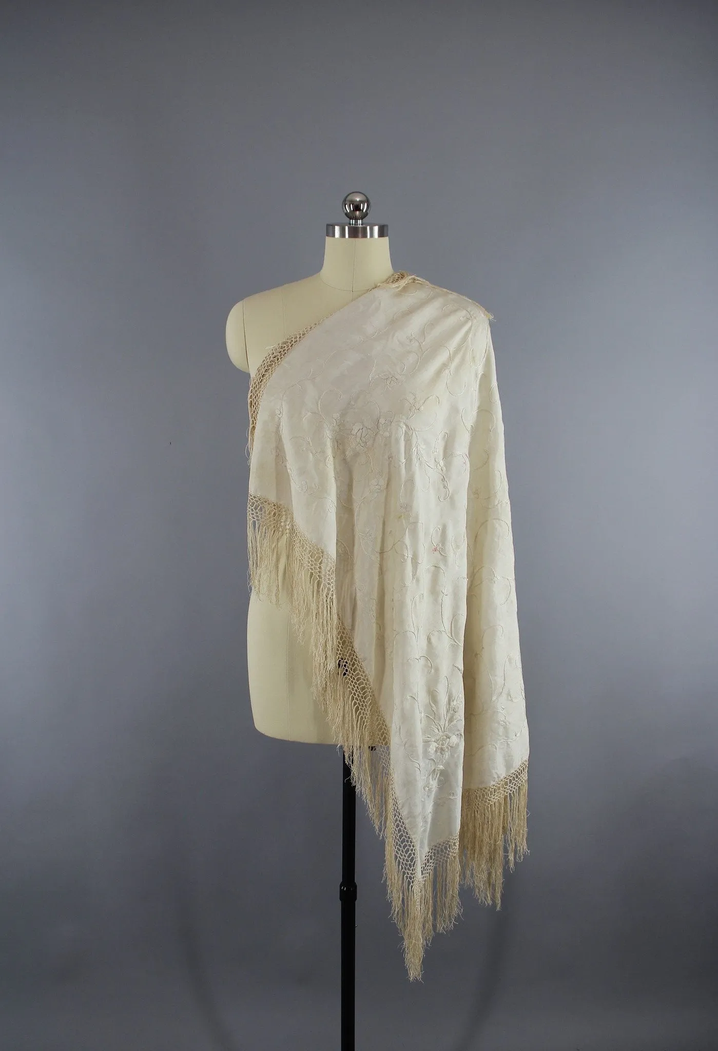 Vintage 1920s - 1930s Ivory Silk Embroidered Piano Shawl